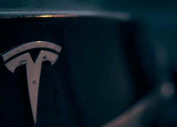 Tesla Akıllı Telefon Görmek İçin 7 Neden